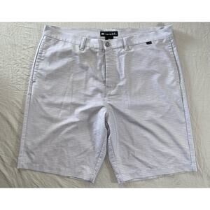 Travis Mathew Lightweight Flat Front Microfiber Golf Shorts. Gray Stripe, 38.